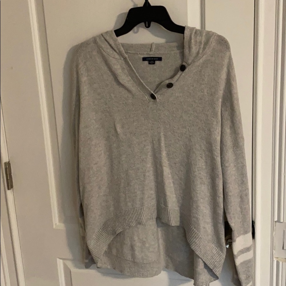 American Eagle sweater with hood